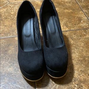 Pixie Cove Platform Heal Black Suede 9.5